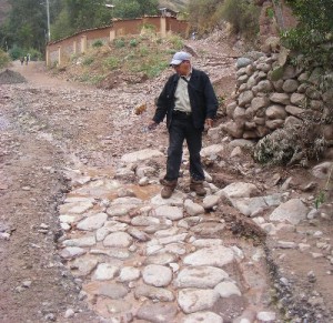 Desborde en Urubamba puso al descubierto fino empedrado incaico del Cápac Ñan