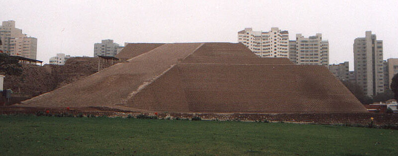 Huacas Pucllana y Huallamarca, Lima, Perú