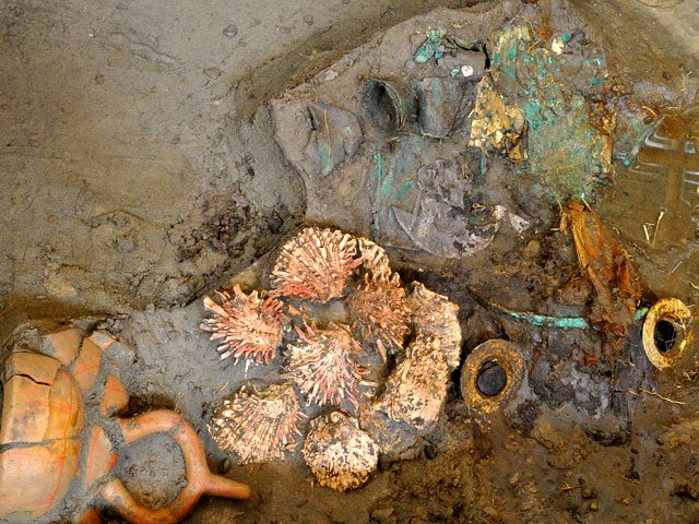 Chotuna Chornancap: el descubrimiento de orejeras de oro en tumba de jerarca