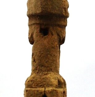 pachacamac plaza peregrinos escultura perfil