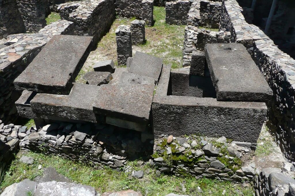 tumba-en-complejo-arqueologico-wari-Ayacucho-1