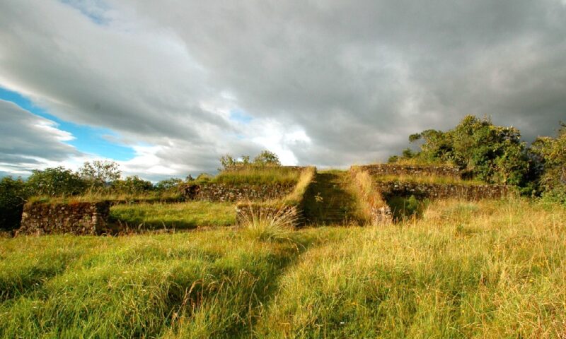 Más allá y más arriba del Cuzco. En torno a los ushnus de puna durante el Horizonte Tardío