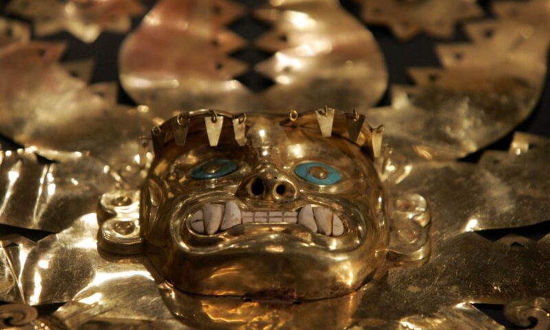 La Mina: Un sitio funerario Moche, uno de los mas grandes saqueos arqueológicos