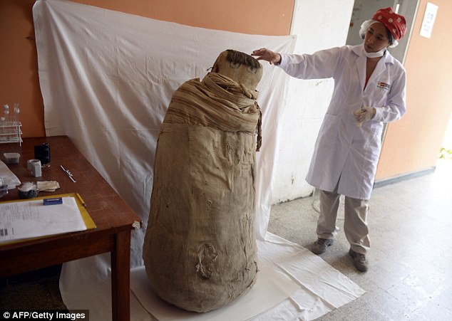 Las autoridades peruanas se ven obligadas a improvisar para preservar palacio pre-inca de Puruchuco