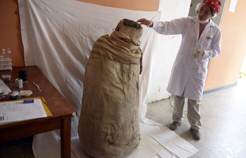 Discover mummified pre inca baby Puruchuco Huaquerone 41