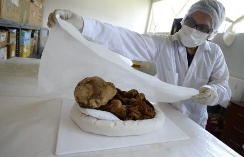 Discover mummified pre inca baby Puruchuco Huaquerone 9