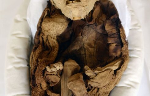 Discover mummified pre inca baby Puruchuco Huaquerone21