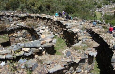 Llama Corral el Caral de los Andes