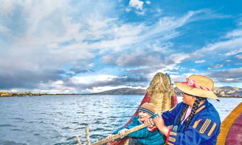 LOS UROS; El pueblo del Titicaca, Puno