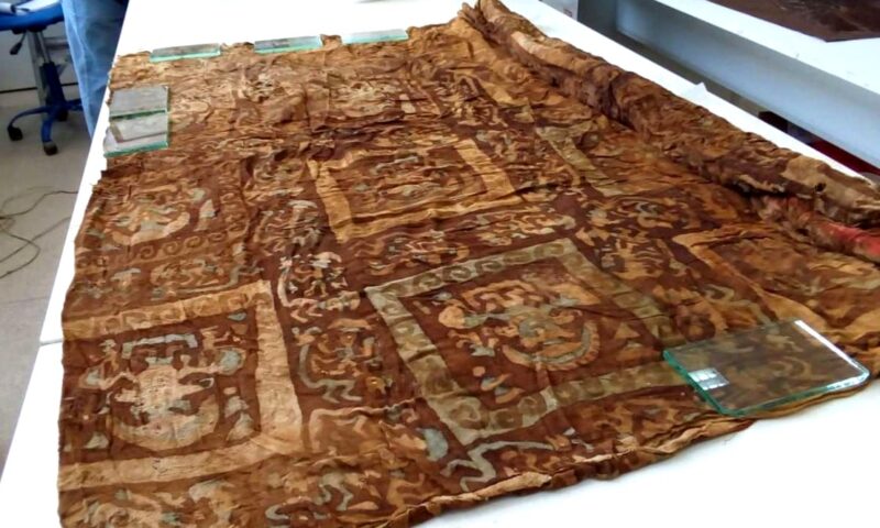 Las imágenes divinas en textiles de menores sacrificados, son inéditas en Perú