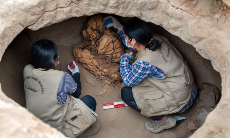 Hallan momia de 1,200 años en Cajamarquilla