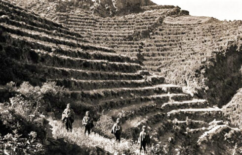 Foto: Hiram Bingham. Valle de Yucay. En el extremo superior del valle de Yucay se ubican las ruinas de un maravilloso templo o ciudadela inca de nombre Pisac.